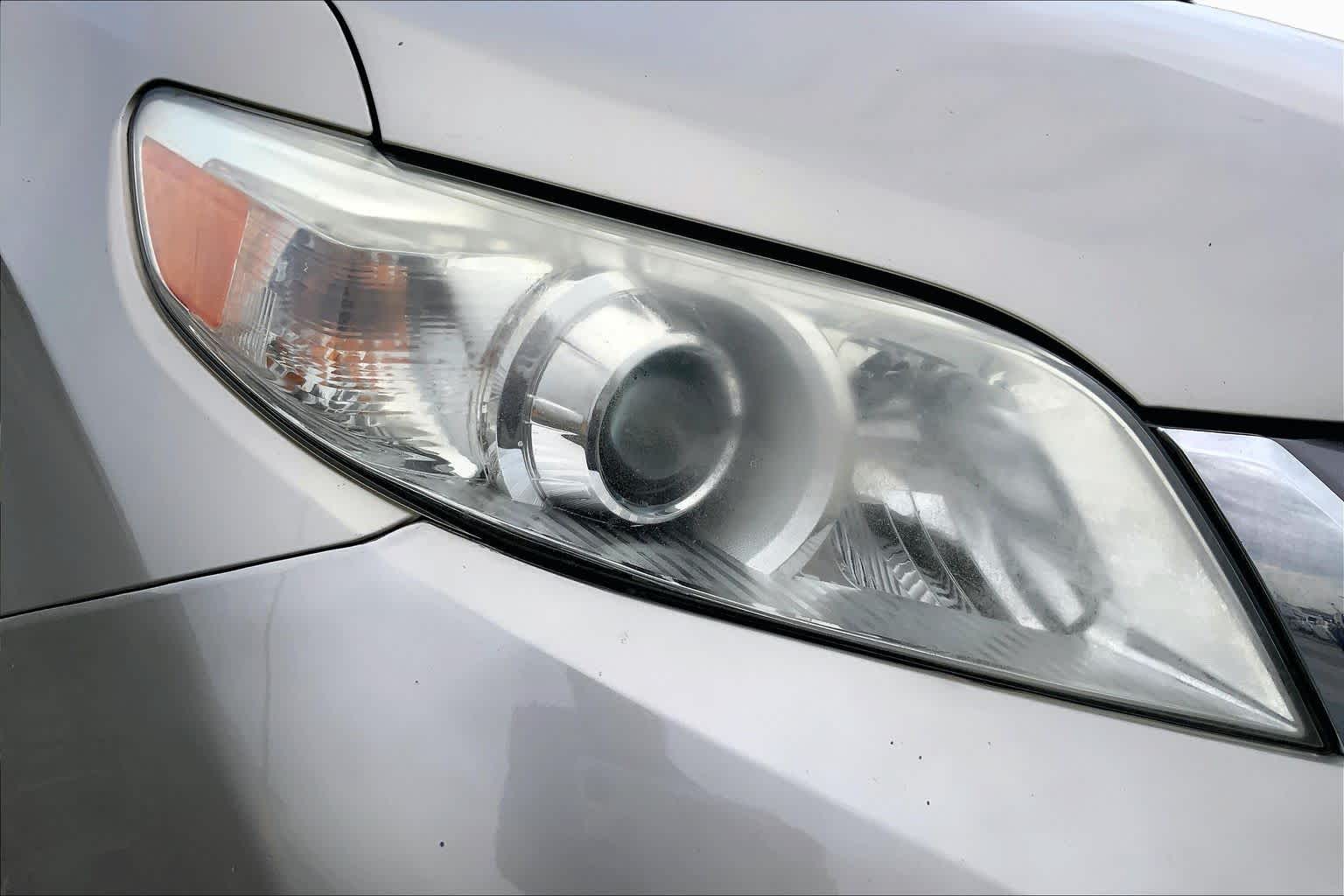 2017 Toyota Sienna photo 27 of 36