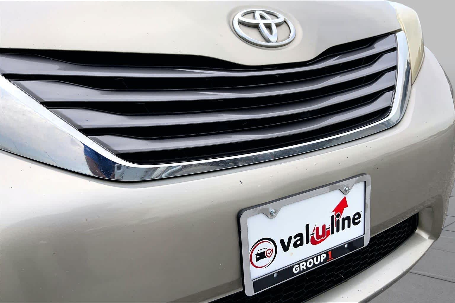 2017 Toyota Sienna photo 29 of 36