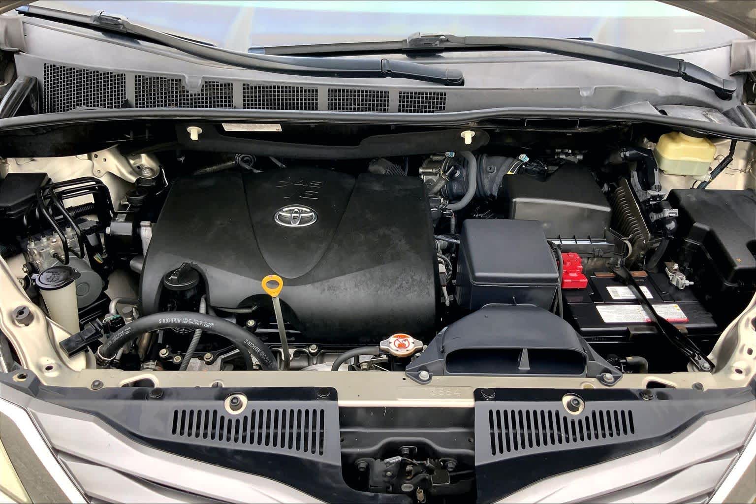 2017 Toyota Sienna photo 31 of 36