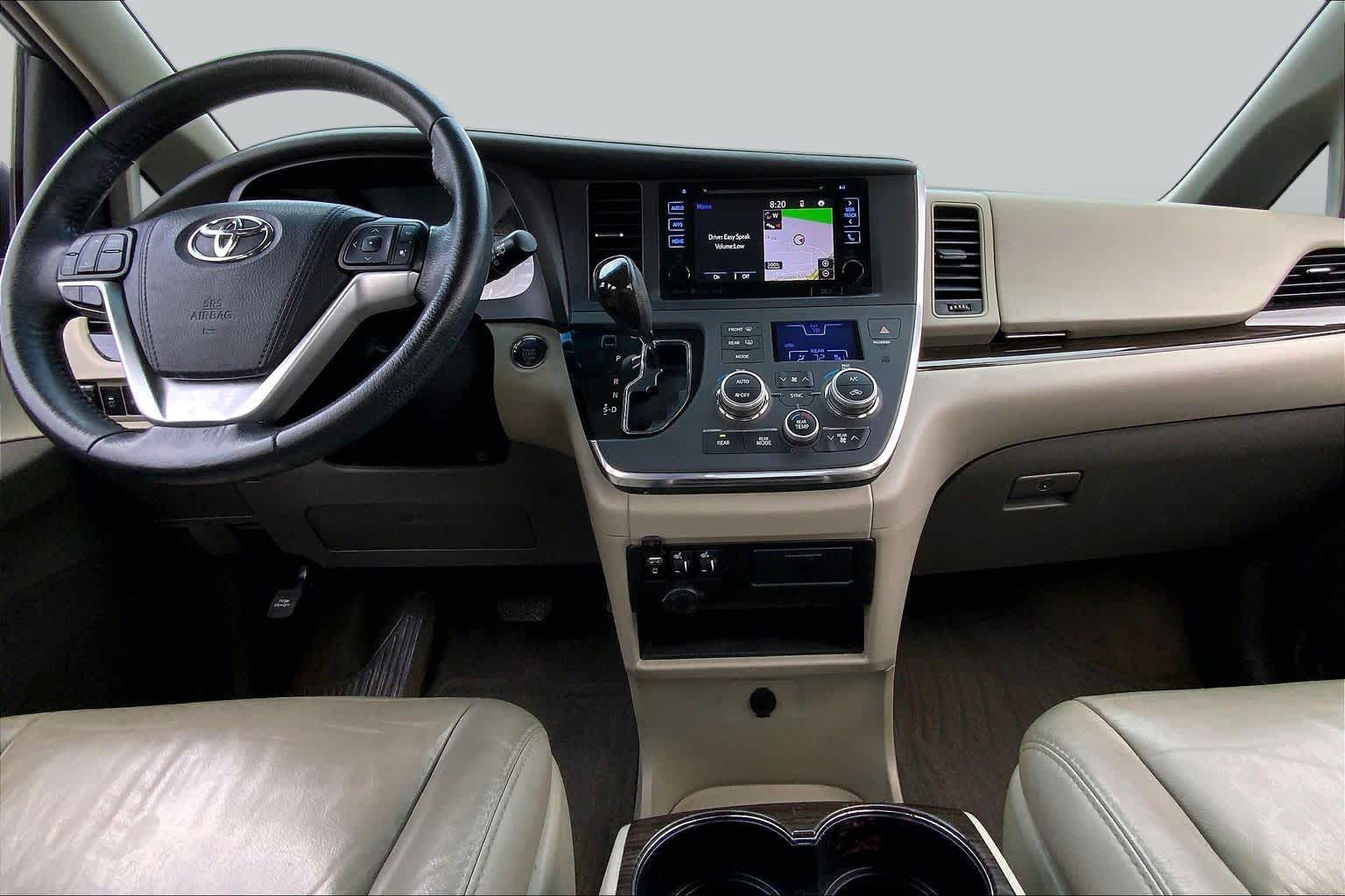 2017 Toyota Sienna photo 15 of 36