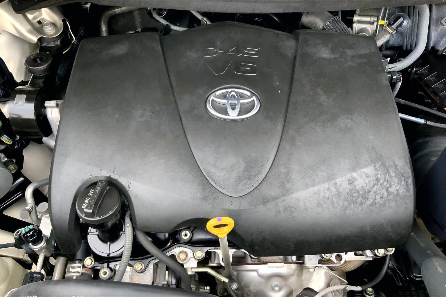 2017 Toyota Sienna photo 32 of 36