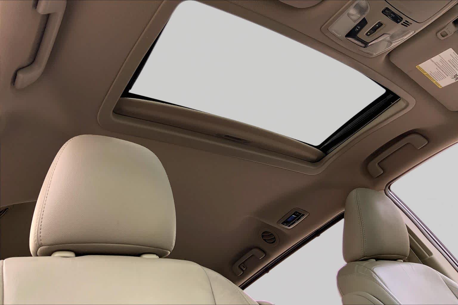 2017 Toyota Sienna photo 14 of 36