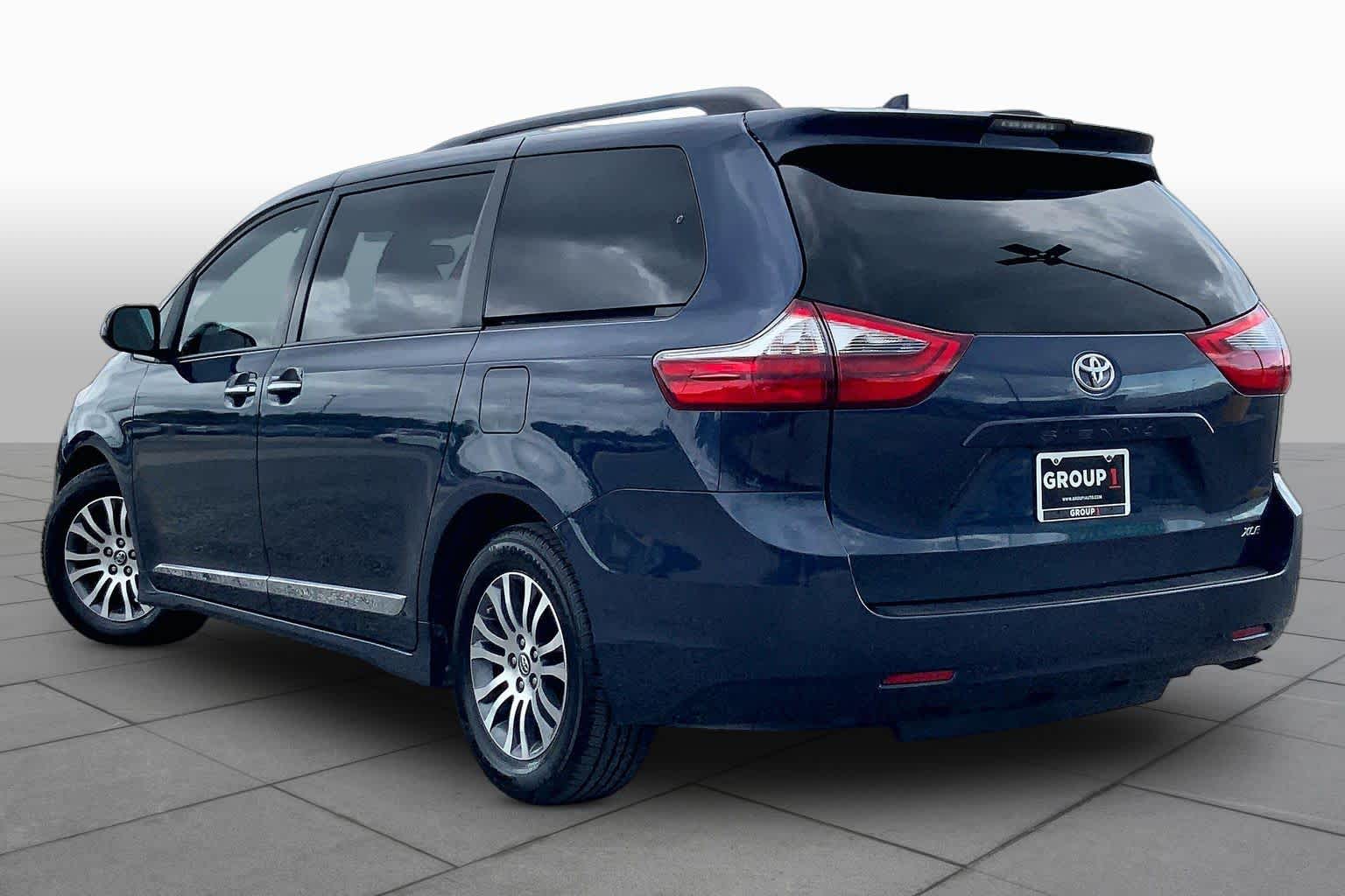 2020 Toyota Sienna photo 12 of 36