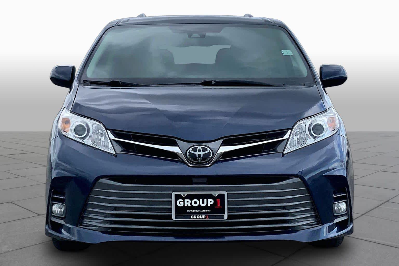 2020 Toyota Sienna photo 4 of 36