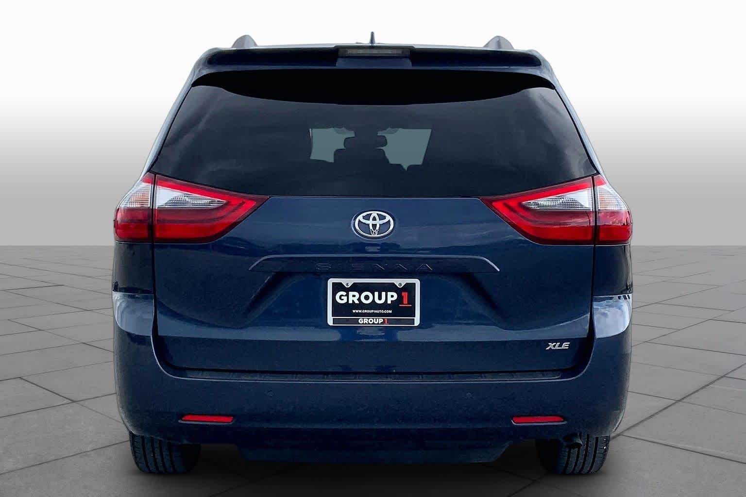 2020 Toyota Sienna photo 5 of 36