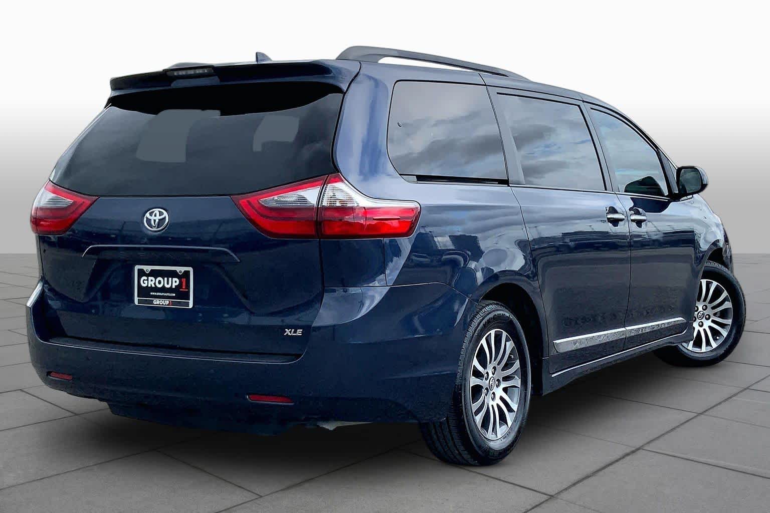 2020 Toyota Sienna photo 13 of 36