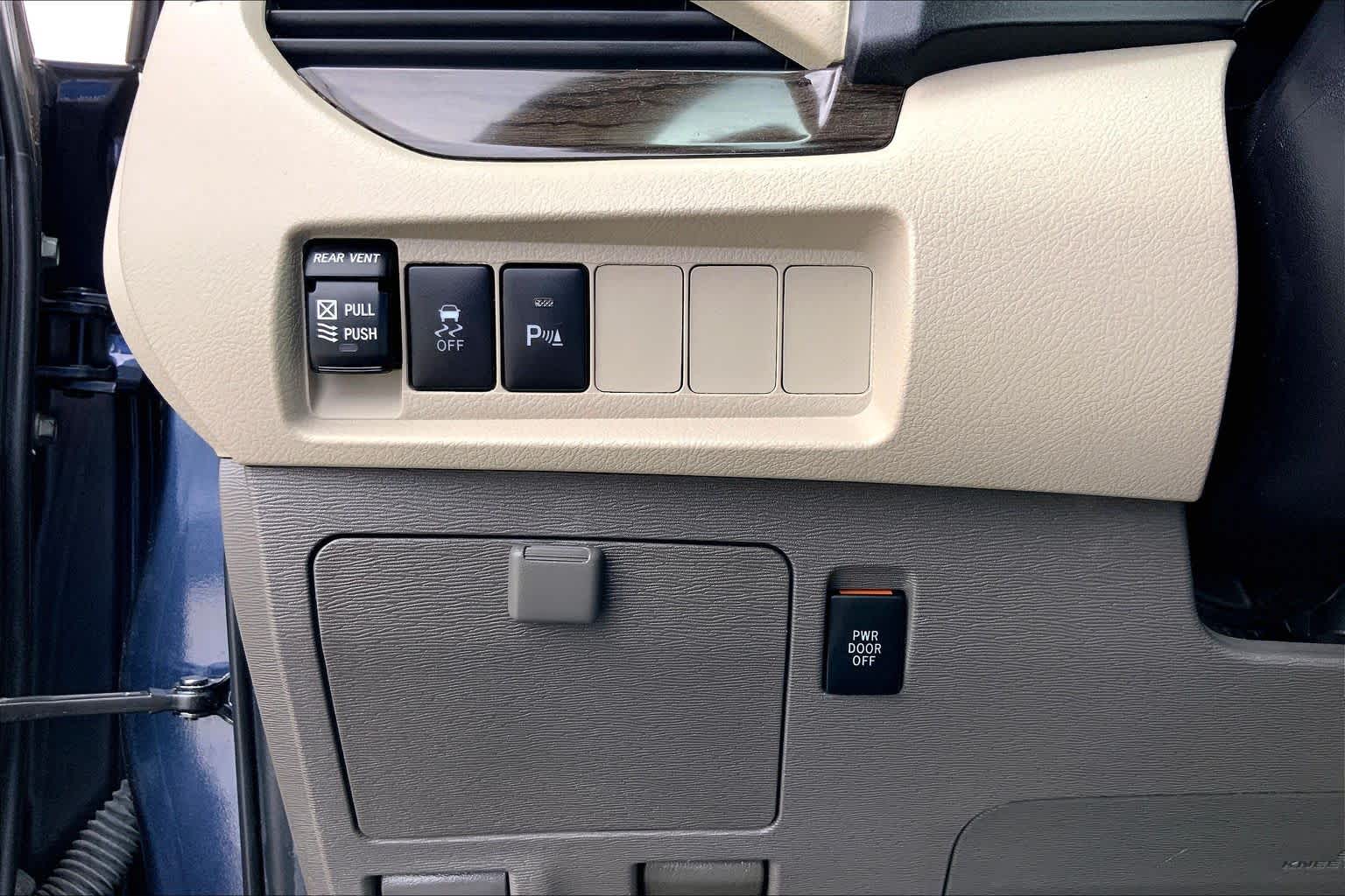 2020 Toyota Sienna photo 33 of 36