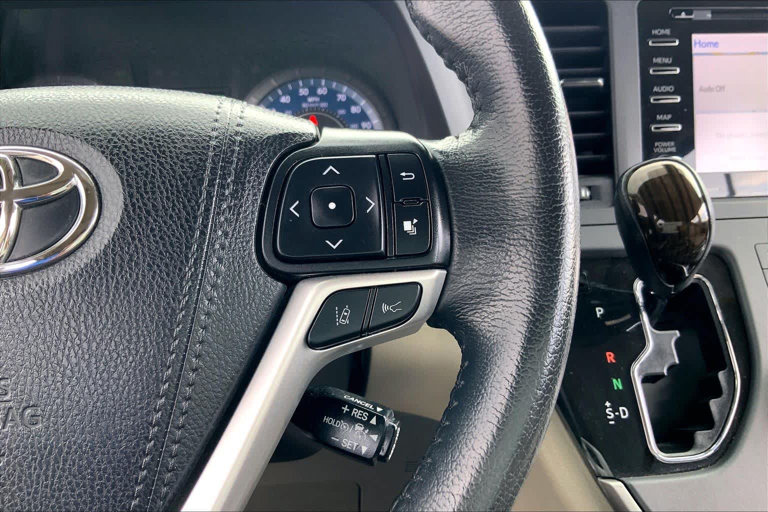 2020 Toyota Sienna photo 24 of 36