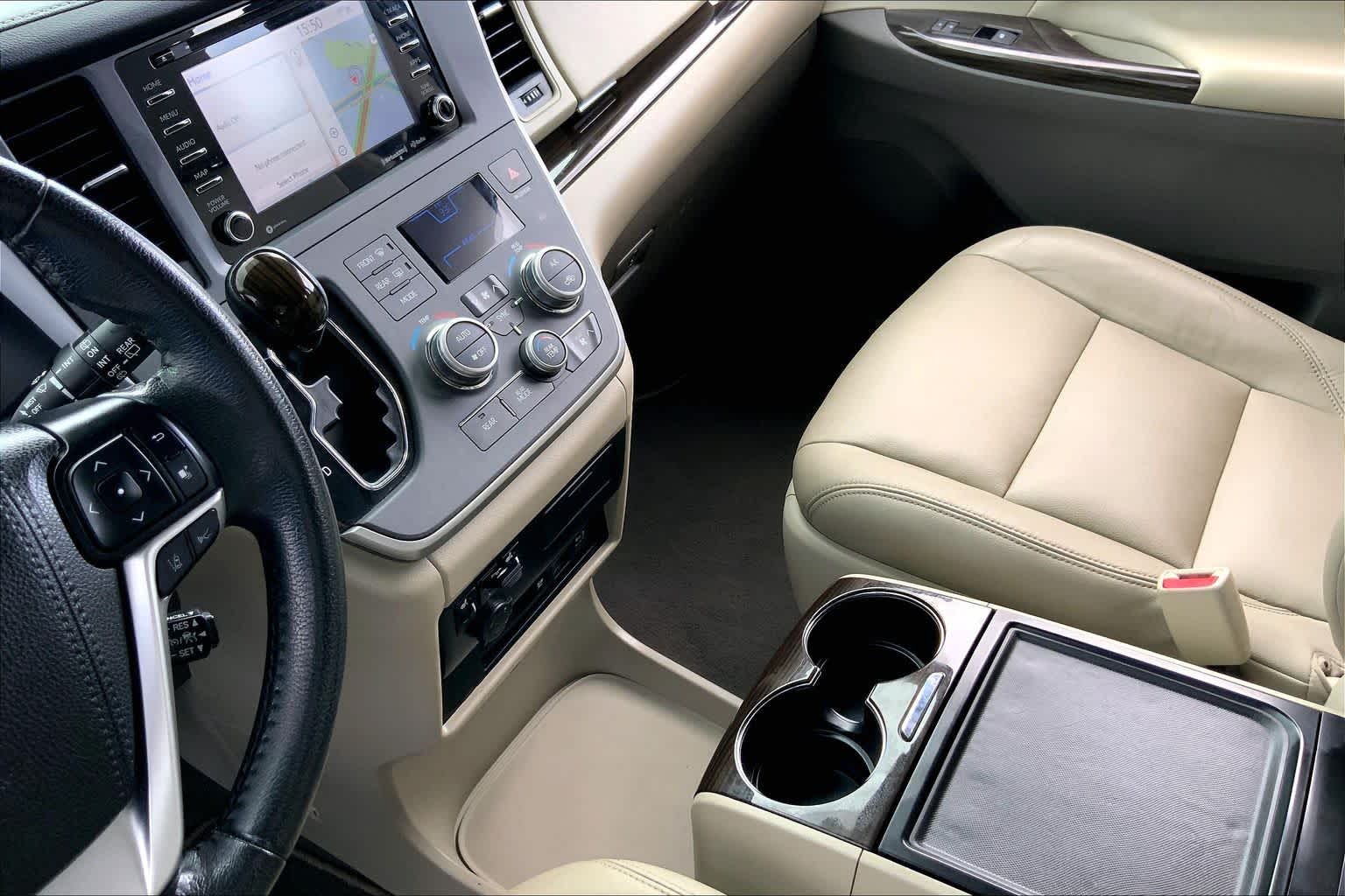 2020 Toyota Sienna photo 16 of 36