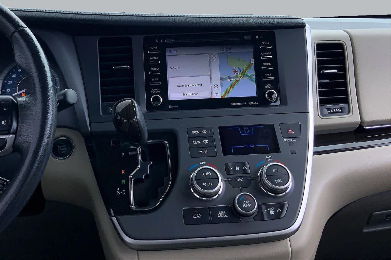 2020 Toyota Sienna photo 7 of 36