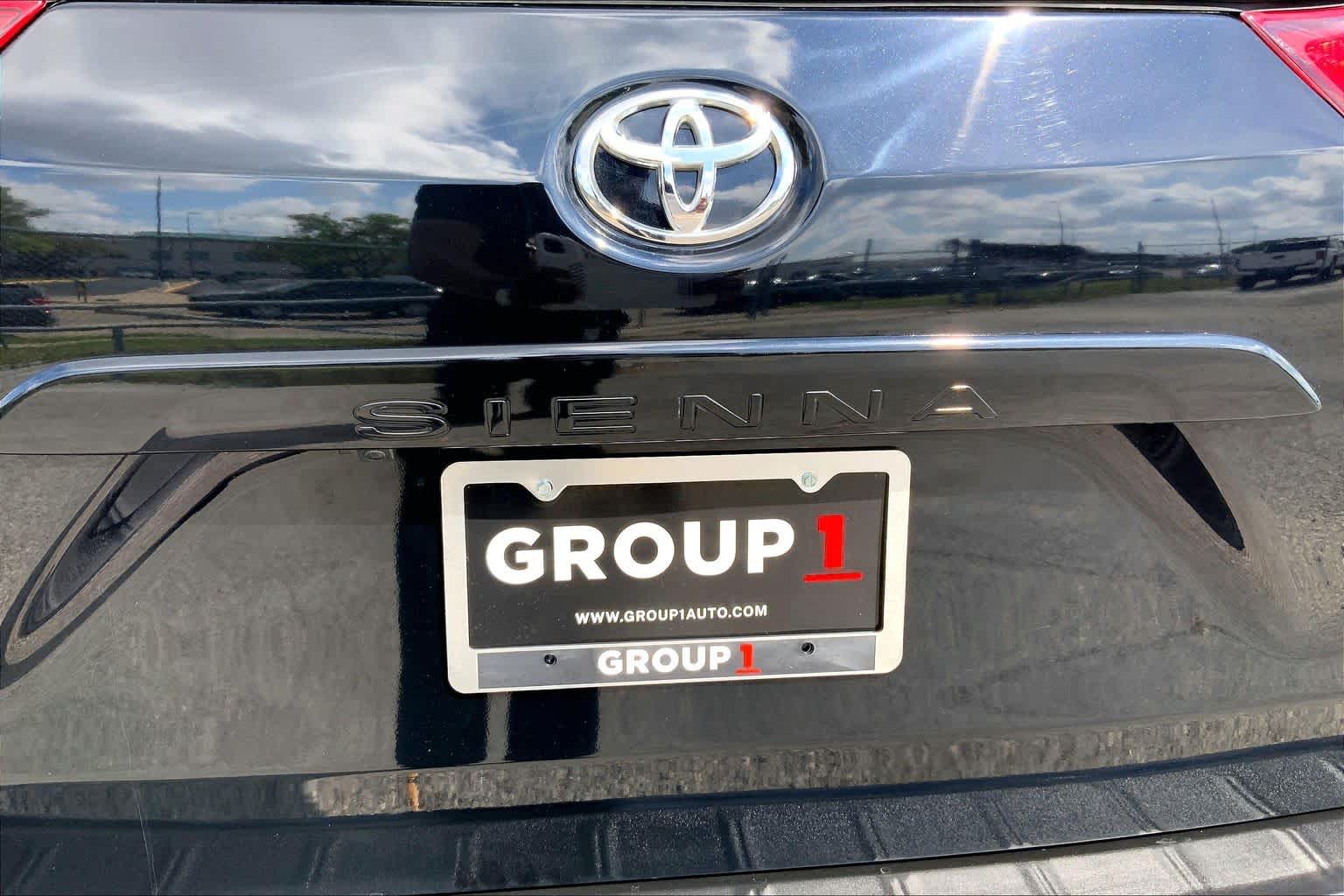 2020 Toyota Sienna XLE - 9