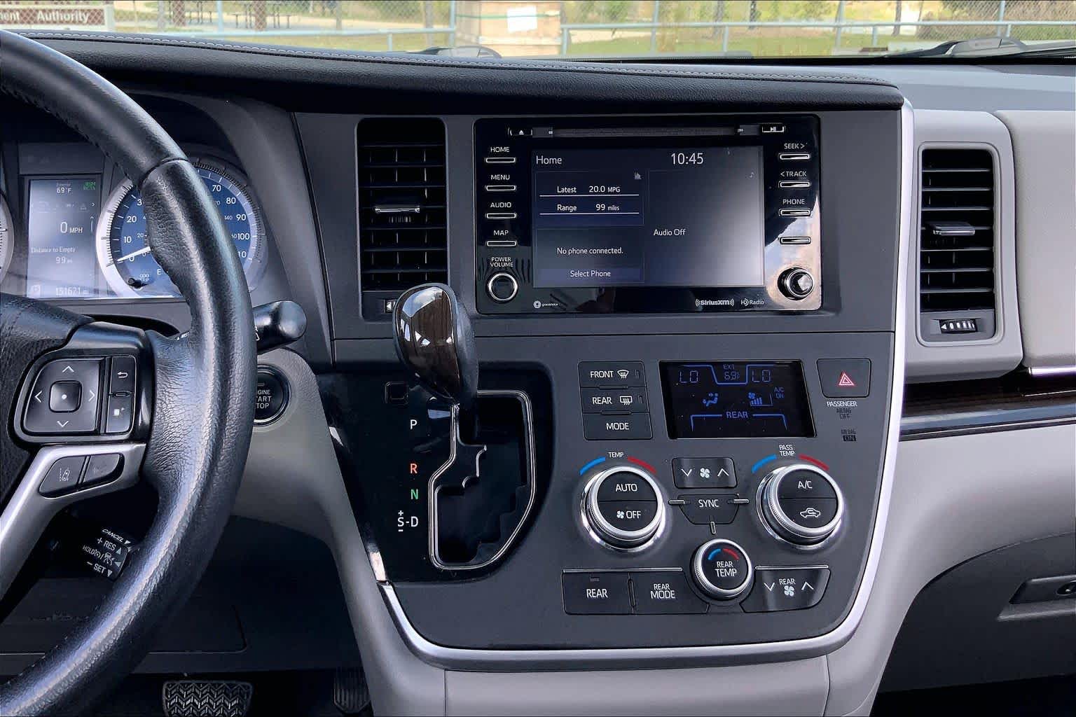 2020 Toyota Sienna XLE - 6