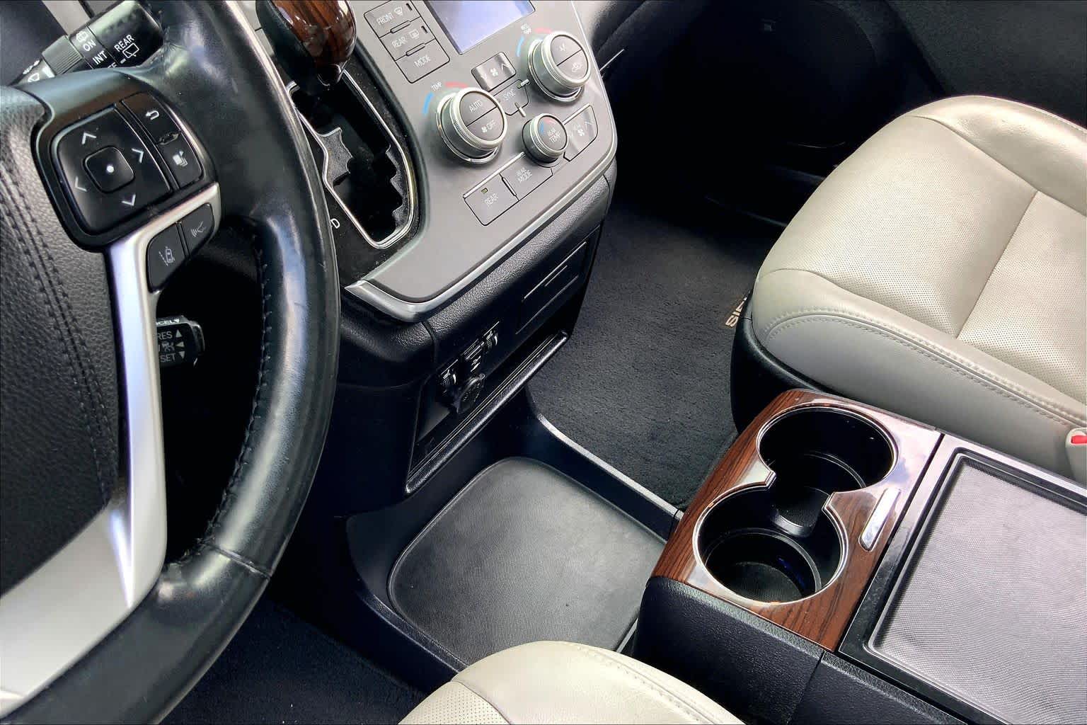 2018 Toyota Sienna Limited Toasted Walnut Pearl at AutoNation USA Katy