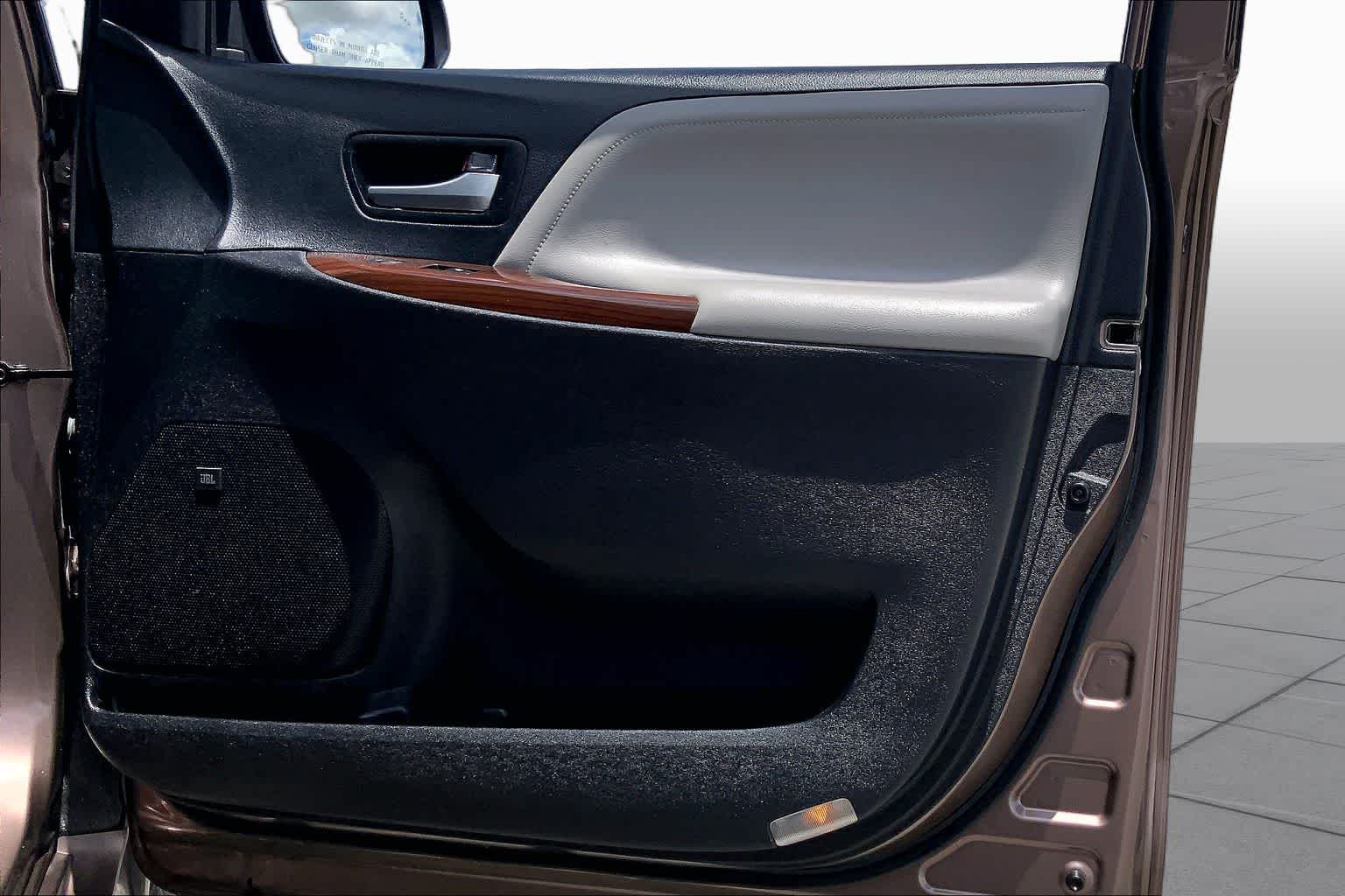 2018 Toyota Sienna Limited Toasted Walnut Pearl at AutoNation USA Katy