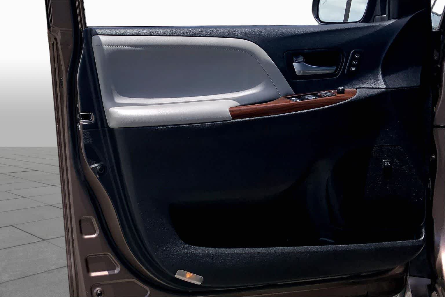 2018 Toyota Sienna Limited Toasted Walnut Pearl at AutoNation USA Katy