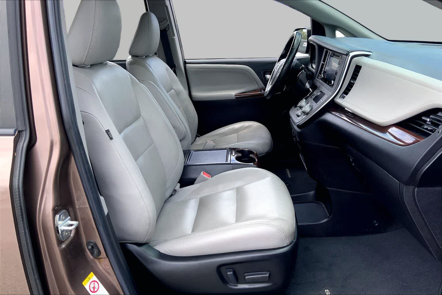 2018 Toyota Sienna Limited Toasted Walnut Pearl at AutoNation USA Katy