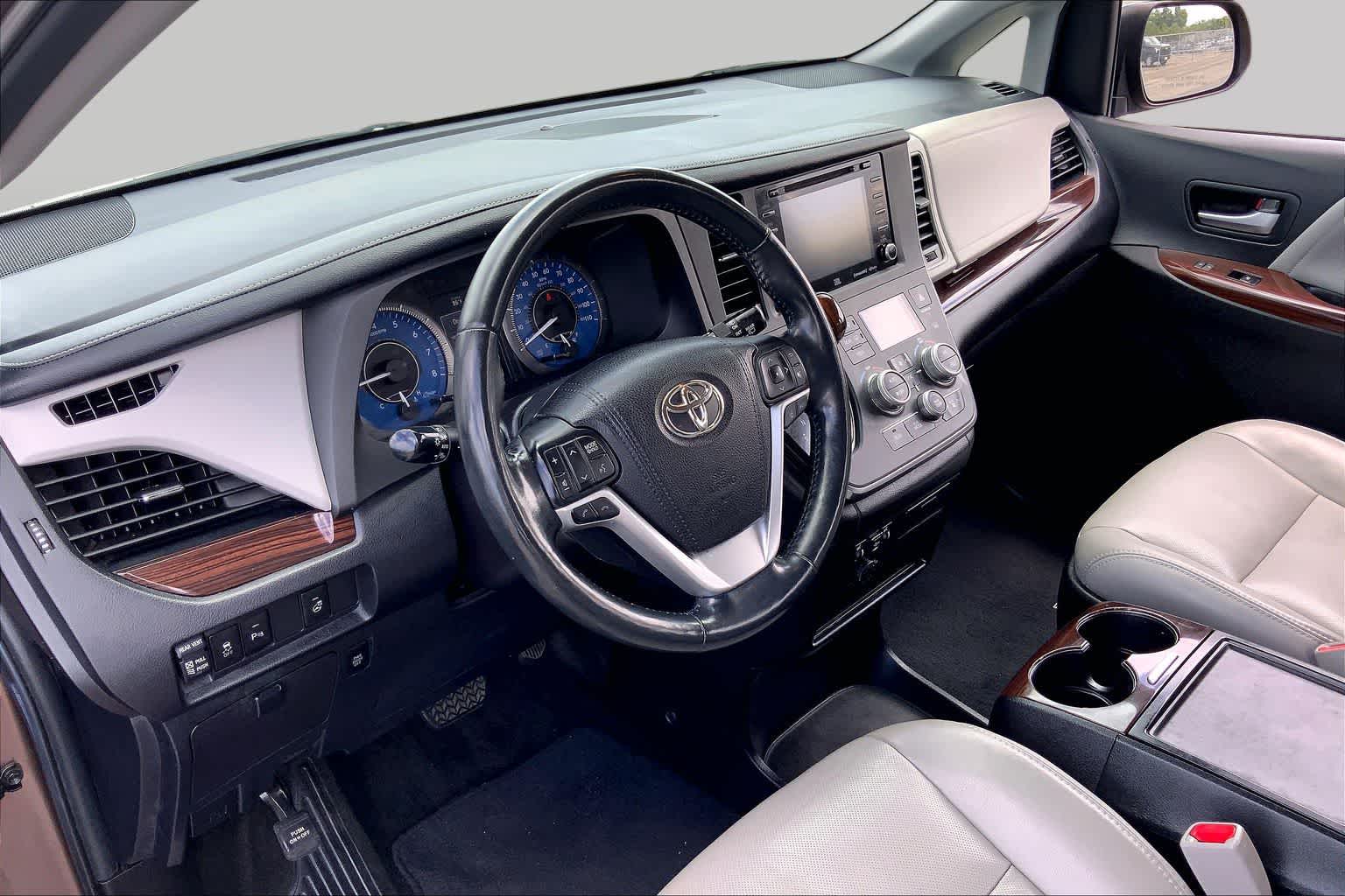 2018 Toyota Sienna Limited Toasted Walnut Pearl at AutoNation USA Katy