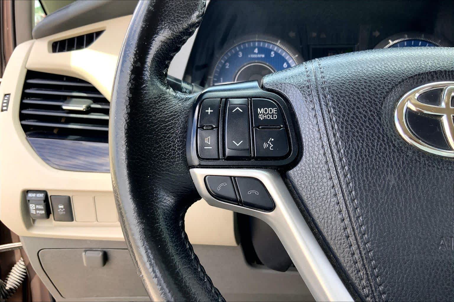 2019 Toyota Sienna XLE Premium Toasted Walnut Pearl at Group 1 Toyota Southwest