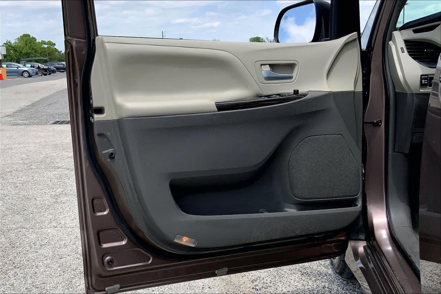 2019 Toyota Sienna XLE Premium Toasted Walnut Pearl at Group 1 Toyota Southwest