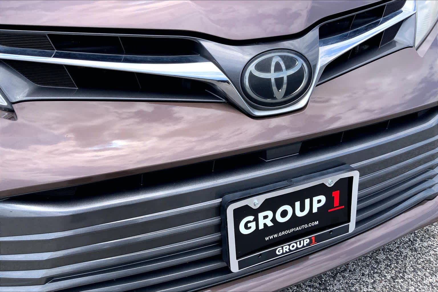 2019 Toyota Sienna XLE Premium Toasted Walnut Pearl at Group 1 Toyota Southwest