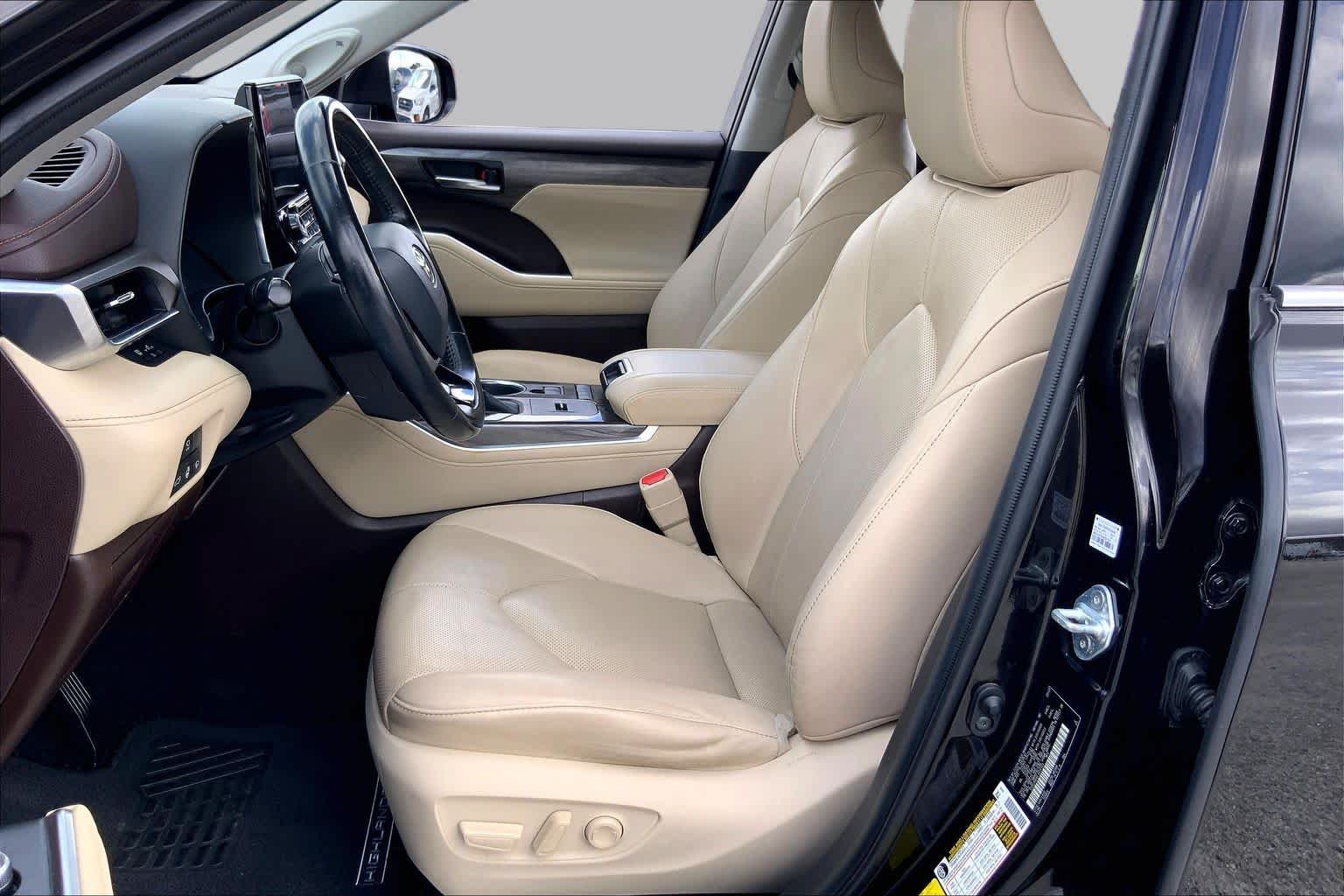 2020 Toyota Highlander photo 8 of 36