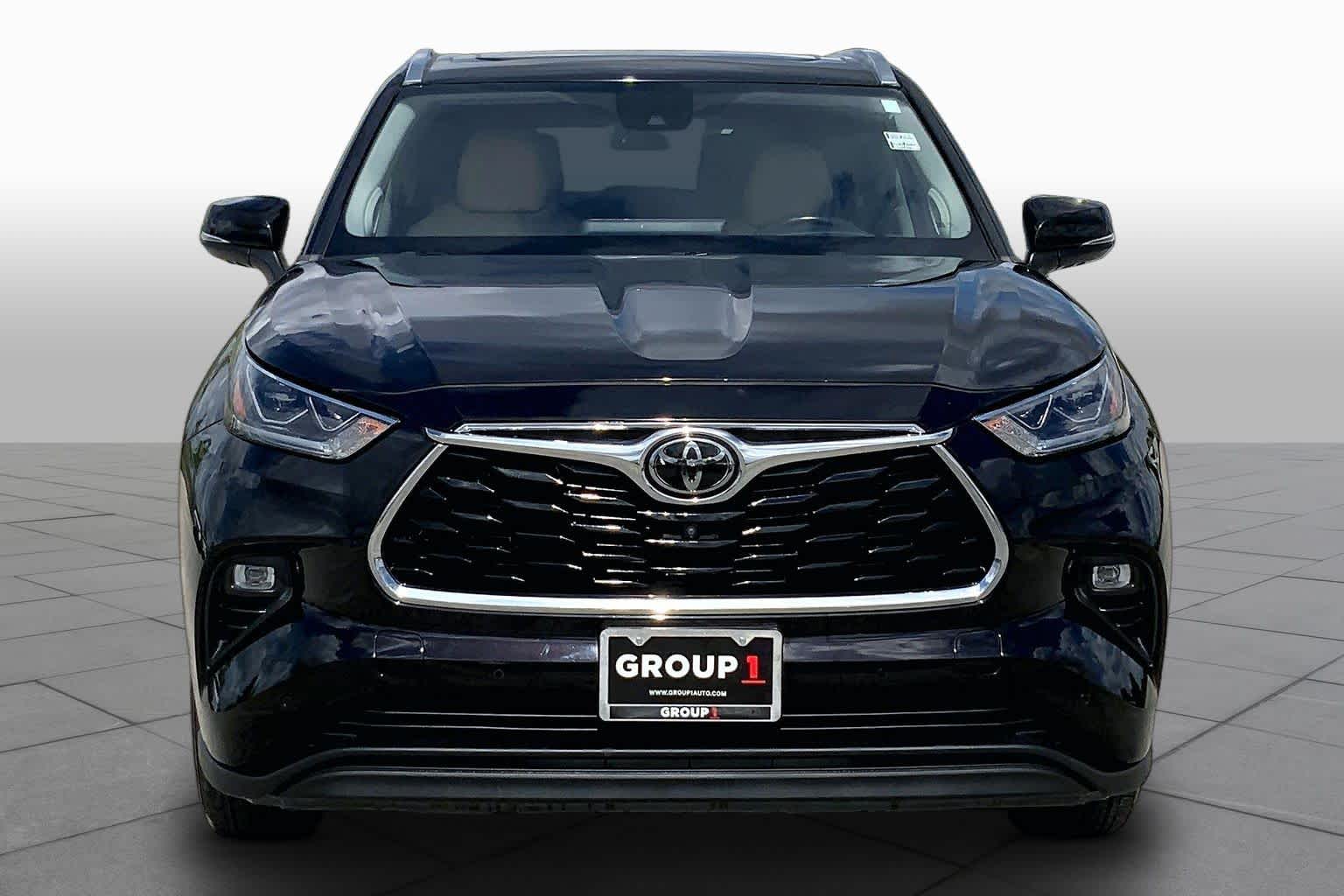 2020 Toyota Highlander photo 4 of 36