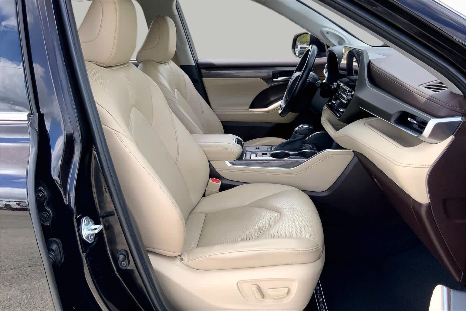 2020 Toyota Highlander photo 9 of 36