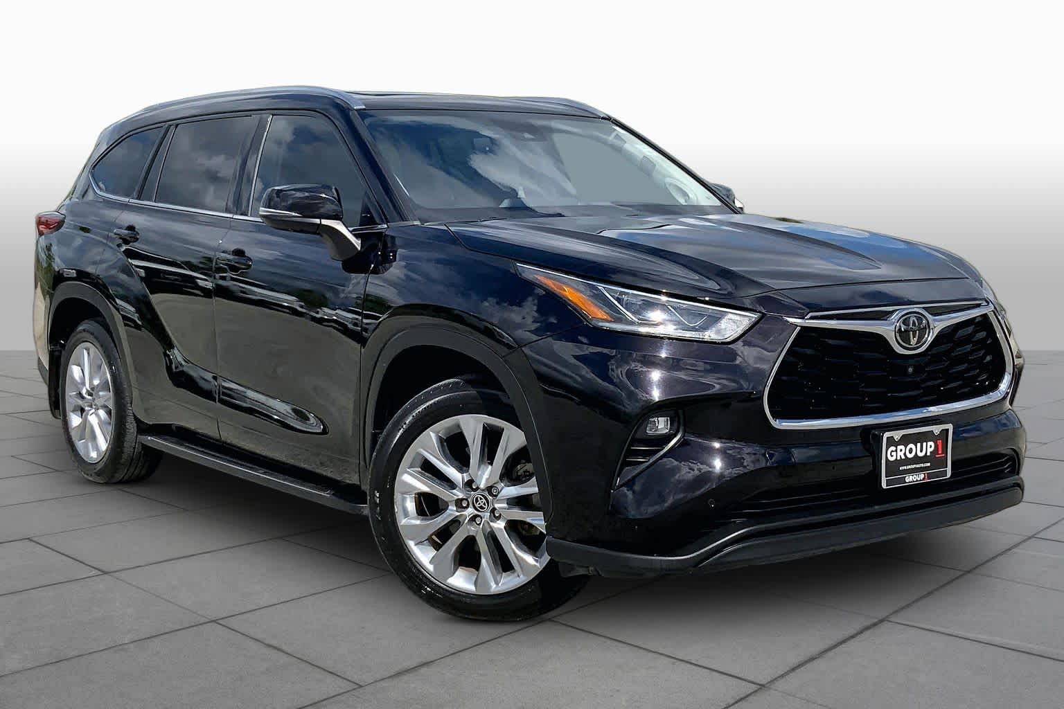 2020 Toyota Highlander photo 3 of 36