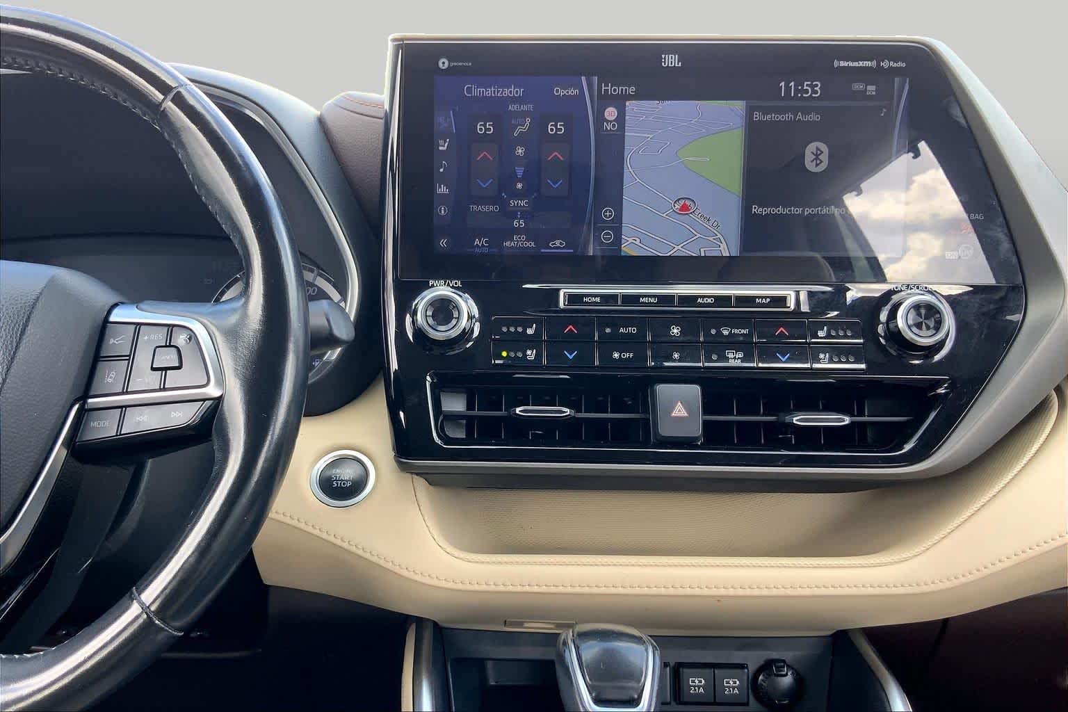 2020 Toyota Highlander photo 7 of 36