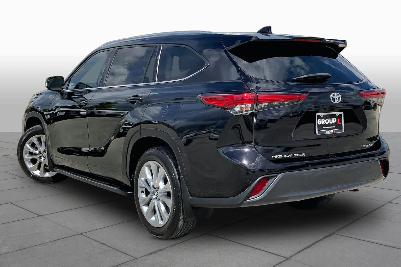 2020 Toyota Highlander photo 12 of 36