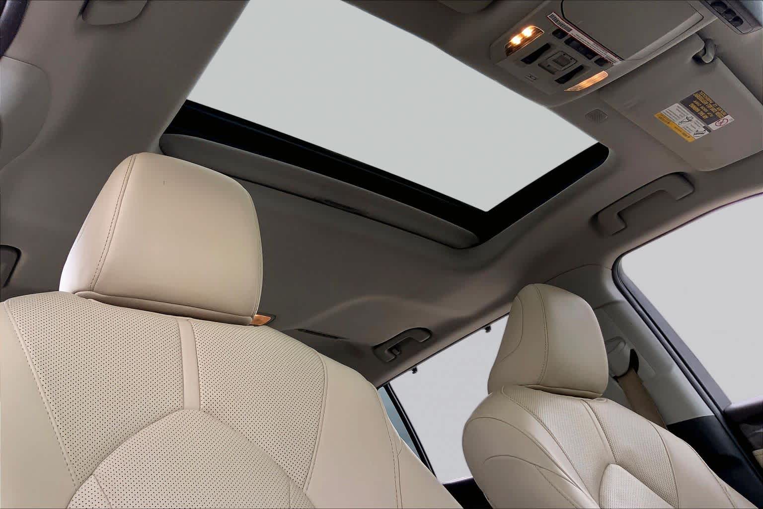 2020 Toyota Highlander photo 14 of 36
