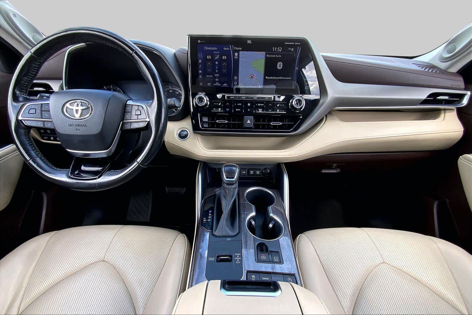 2020 Toyota Highlander photo 15 of 36