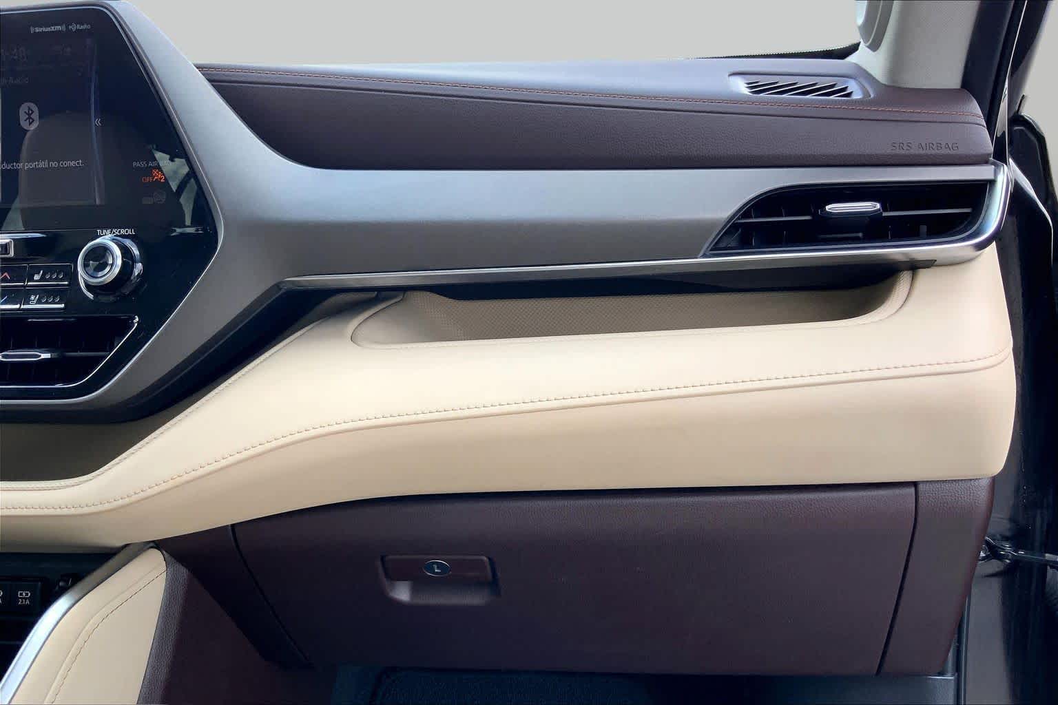 2020 Toyota Highlander photo 18 of 36