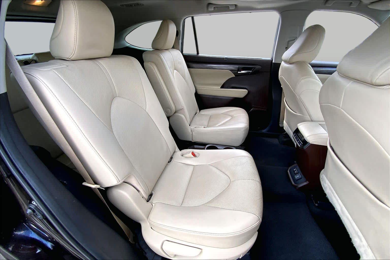 2020 Toyota Highlander photo 19 of 36