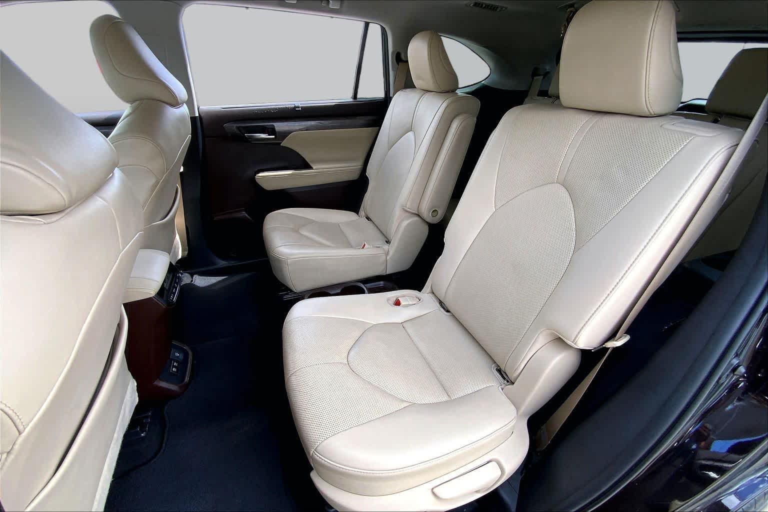 2020 Toyota Highlander photo 20 of 36