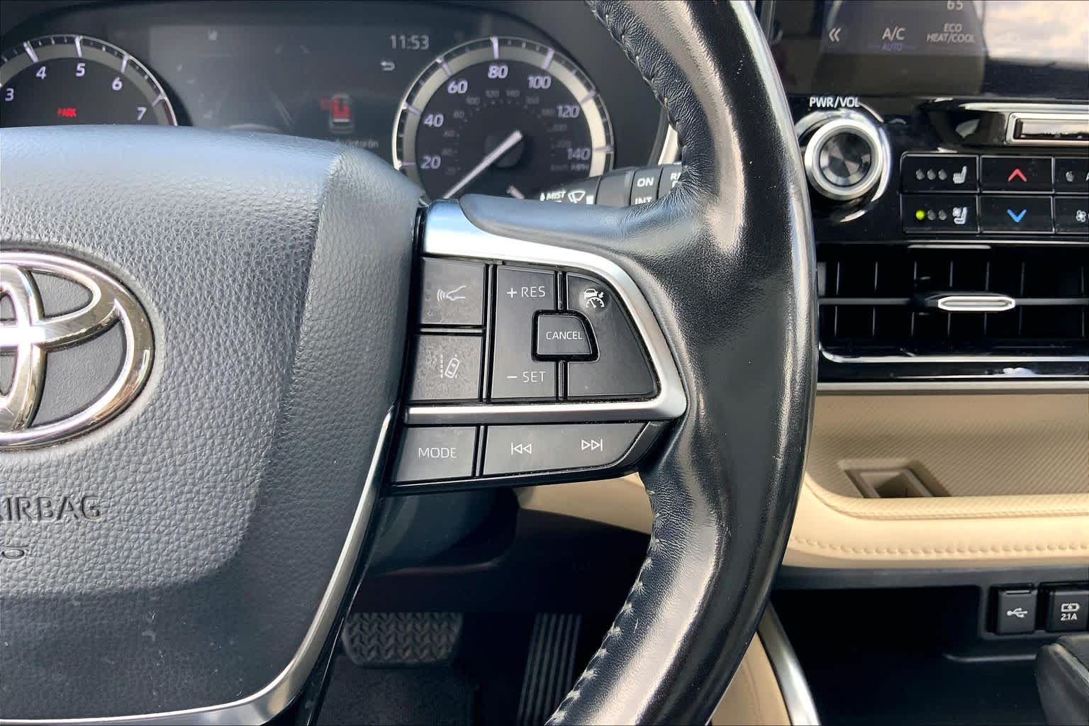 2020 Toyota Highlander photo 24 of 36
