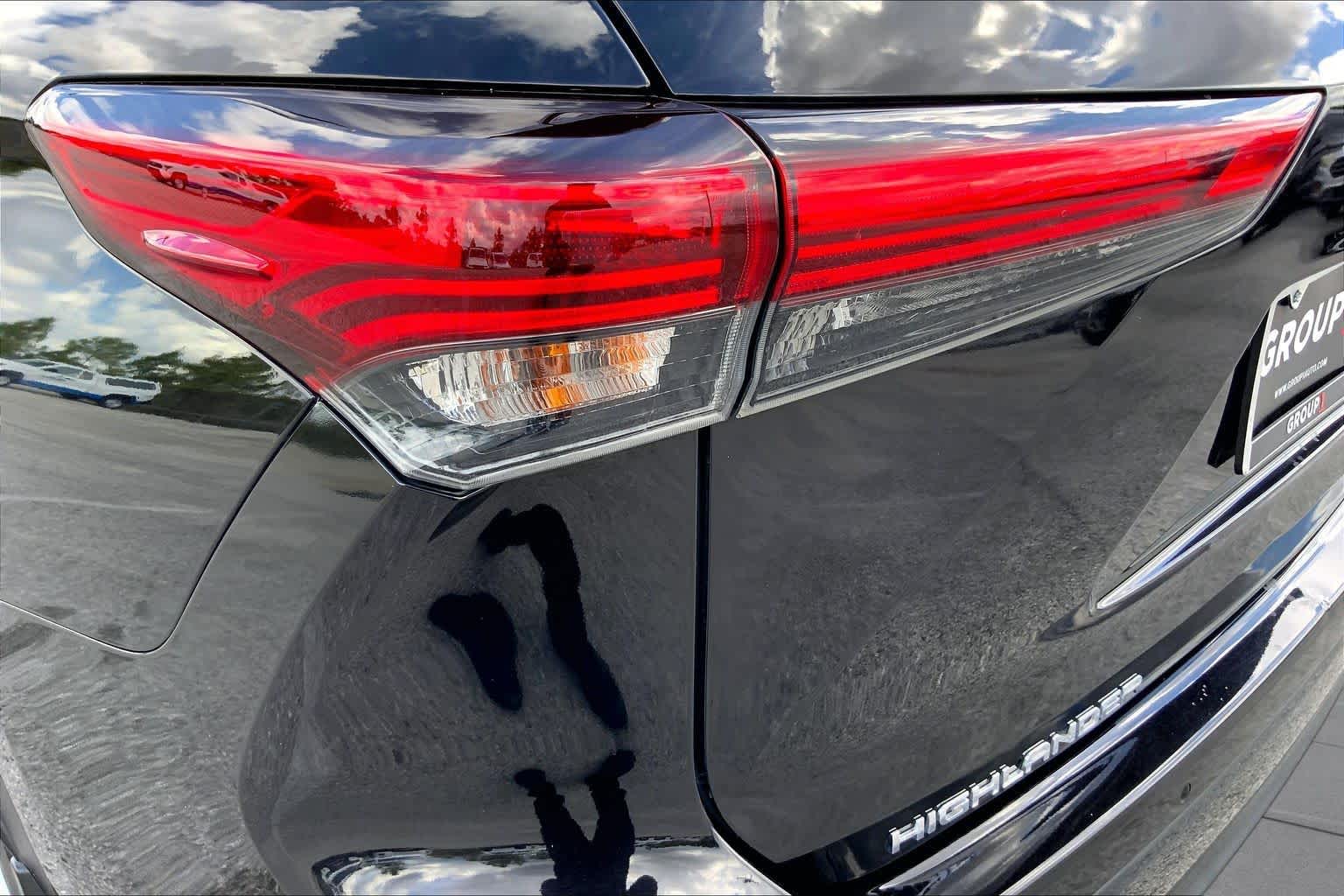 2020 Toyota Highlander photo 28 of 36