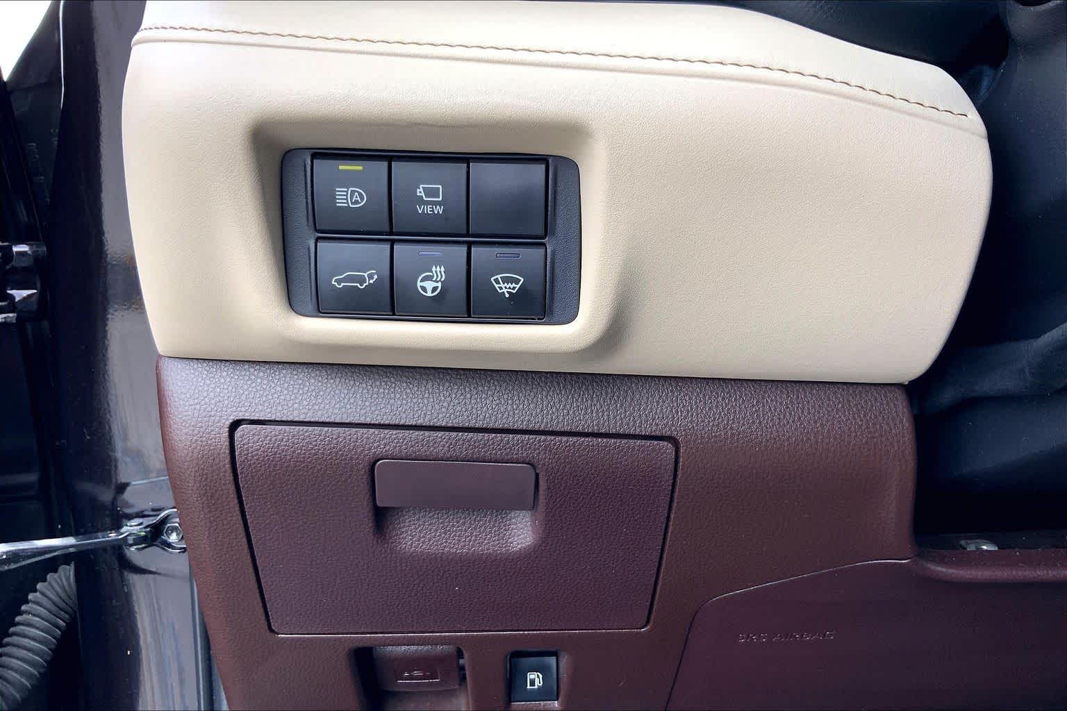 2020 Toyota Highlander photo 33 of 36