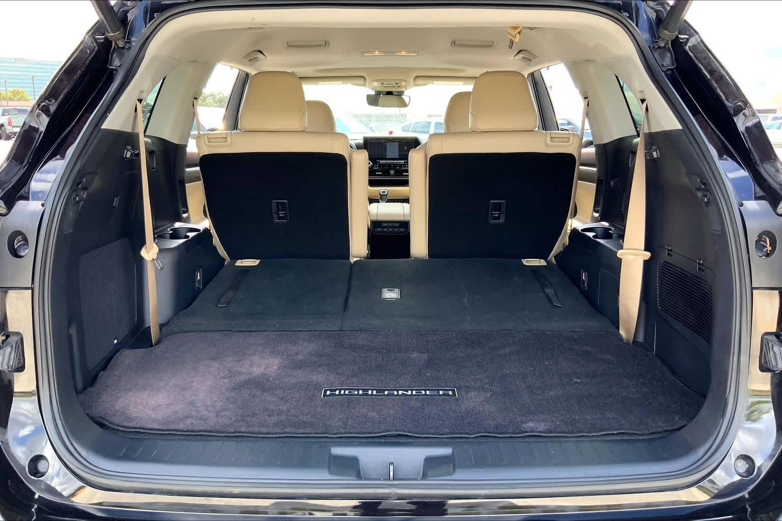 2020 Toyota Highlander photo 34 of 36