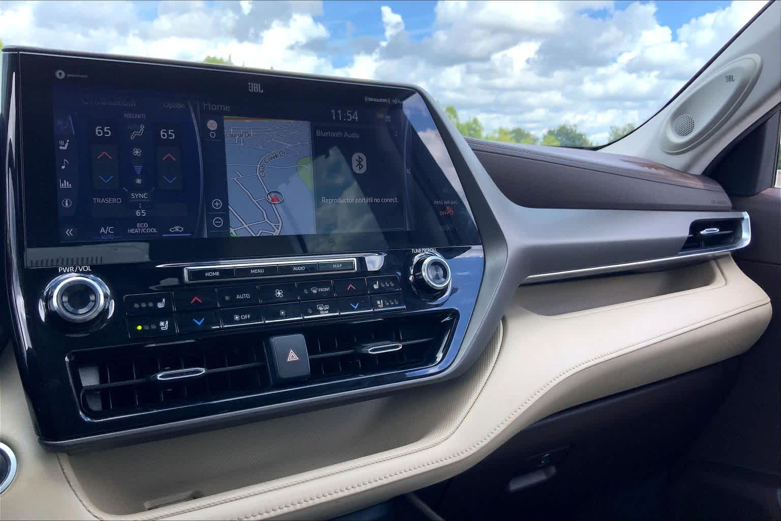 2020 Toyota Highlander photo 35 of 36