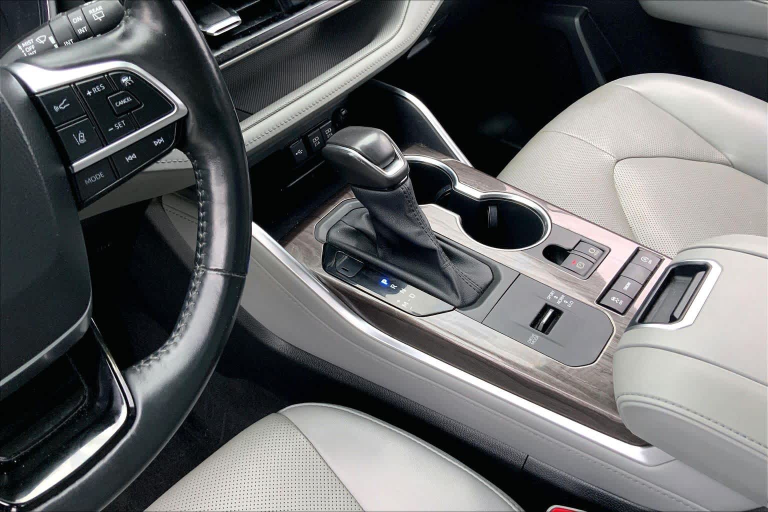 2020 Toyota Highlander Limited Magnetic Gray Metallic at Group 1 Toyota Southwest