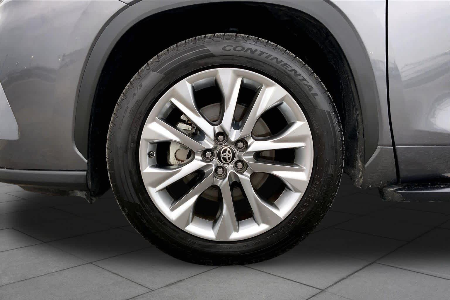 2020 Toyota Highlander Limited Magnetic Gray Metallic at Group 1 Toyota Southwest