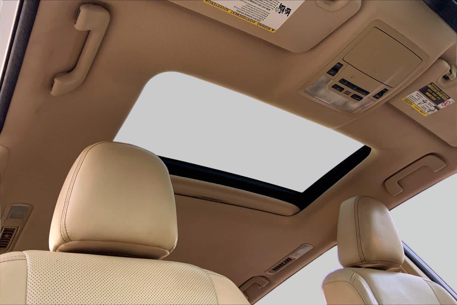 2017 Toyota Highlander photo 14 of 36