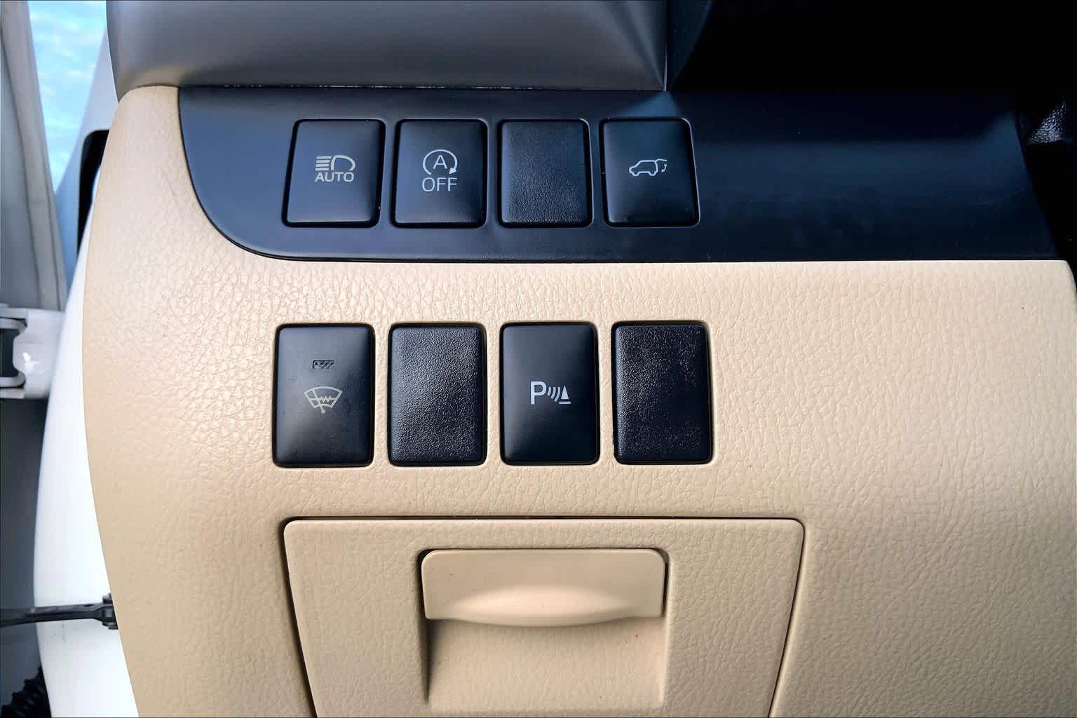 2017 Toyota Highlander photo 33 of 36