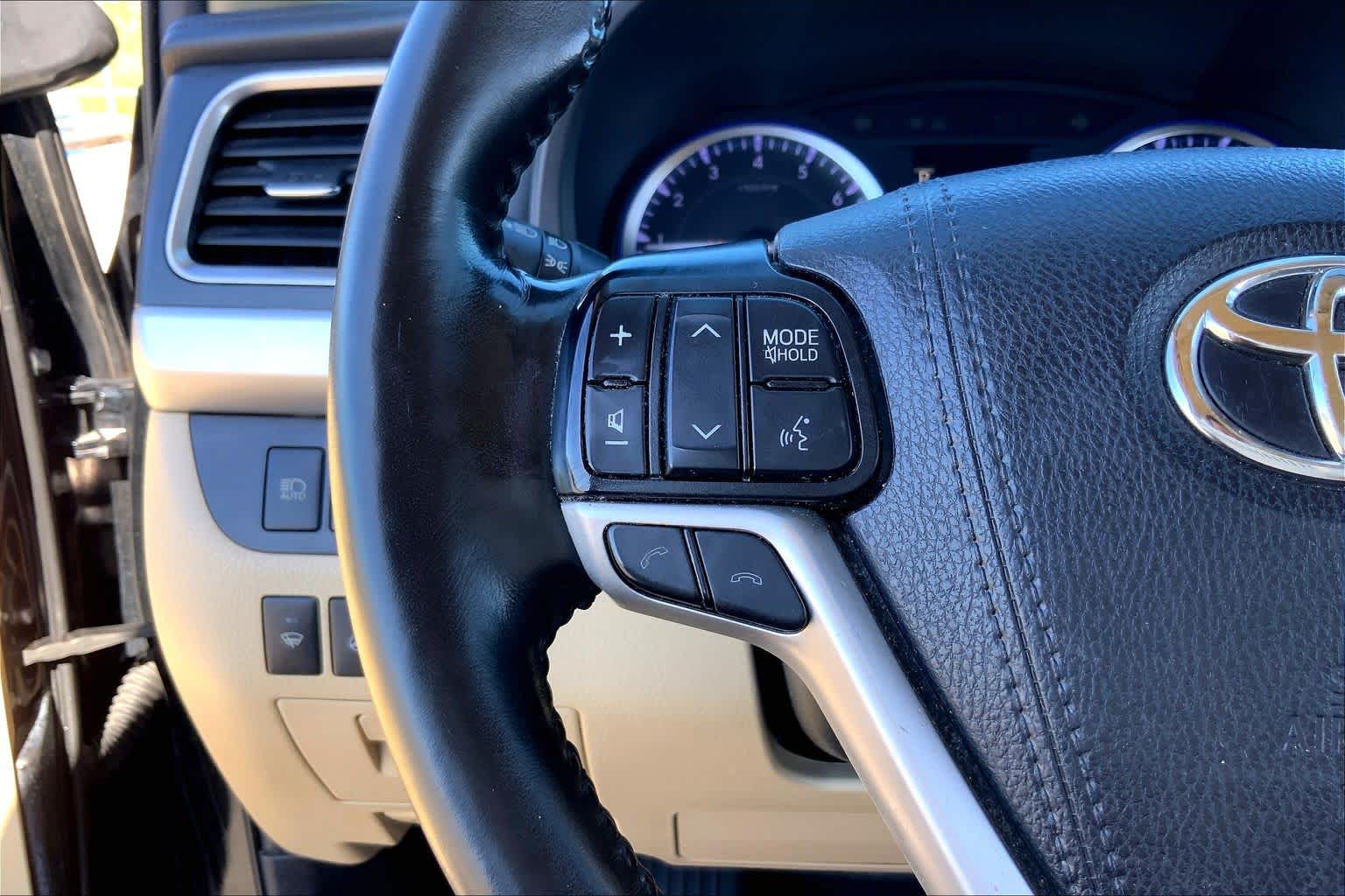 2019 Toyota Highlander Limited Platinum Midnight Black Metallic at Group 1 Toyota Southwest