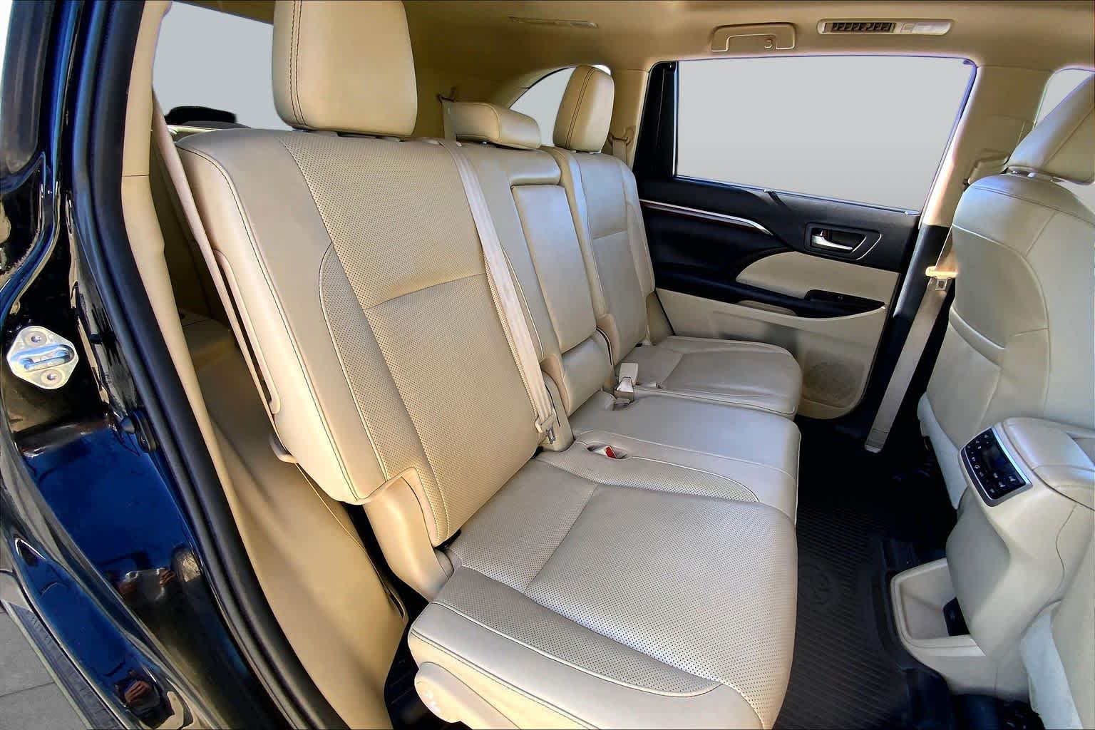 2019 Toyota Highlander Limited Platinum Midnight Black Metallic at Group 1 Toyota Southwest