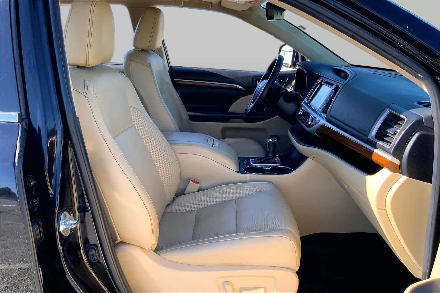 2019 Toyota Highlander Limited Platinum Midnight Black Metallic at Group 1 Toyota Southwest