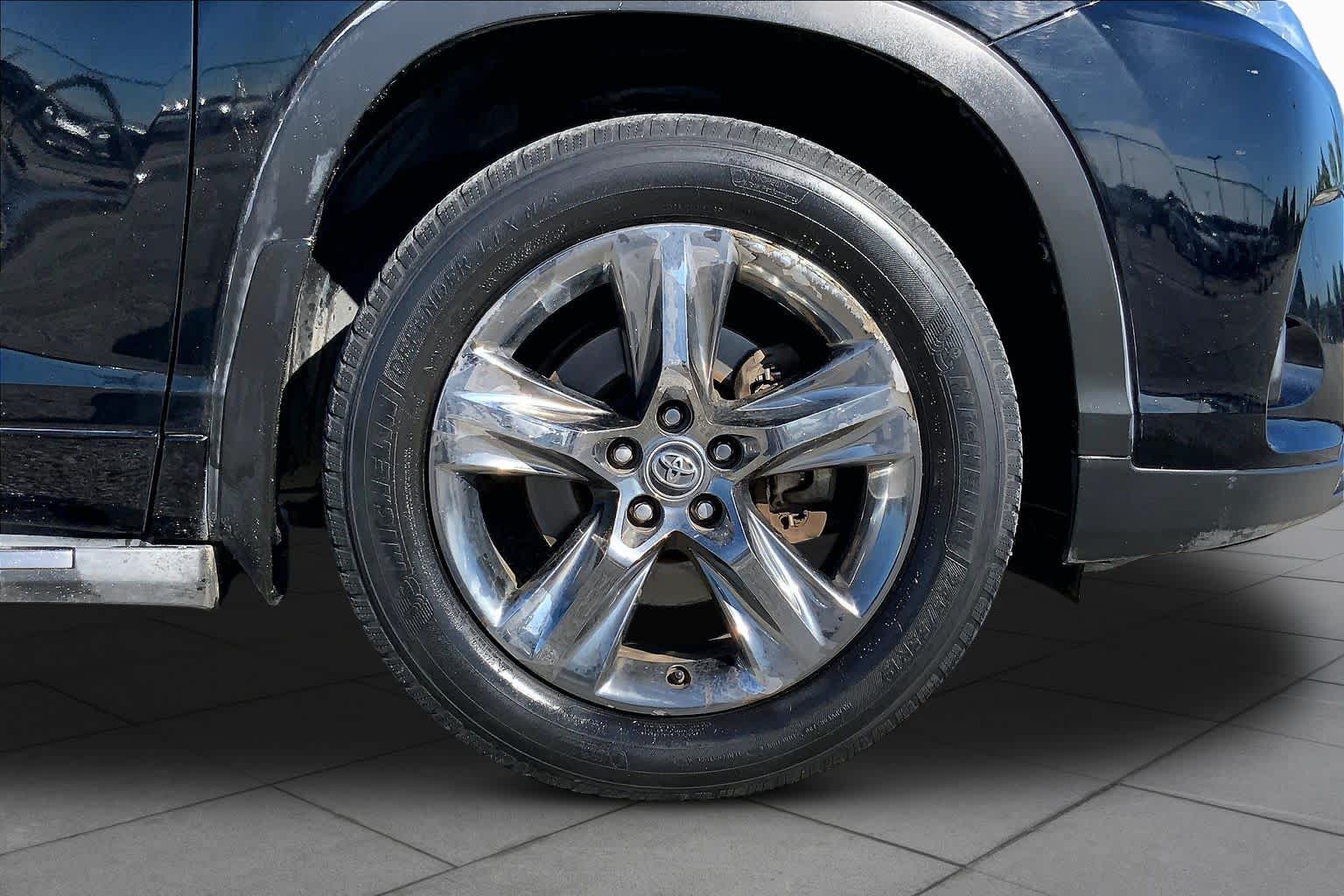 2019 Toyota Highlander Limited Platinum Midnight Black Metallic at Group 1 Toyota Southwest