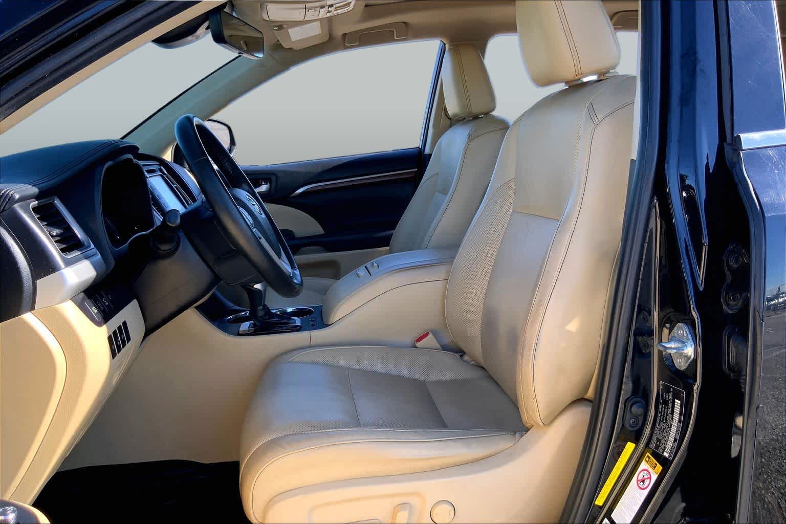 2019 Toyota Highlander Limited Platinum Midnight Black Metallic at Group 1 Toyota Southwest