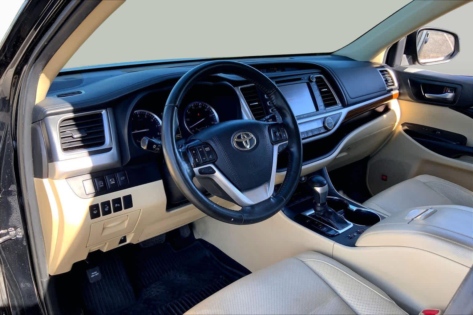 2019 Toyota Highlander Limited Platinum Midnight Black Metallic at Group 1 Toyota Southwest